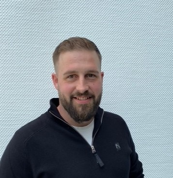 Porträtfoto Dennis Schnier